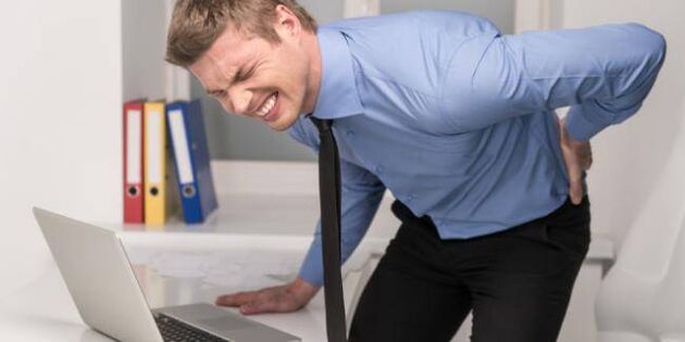 Dolor intenso en la zona lumbar con osteocondrosis lumbar.